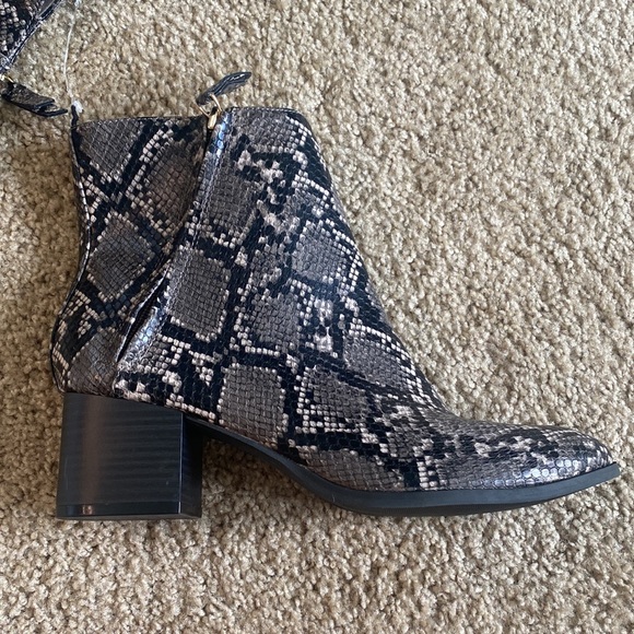 NWT Old navy snakeskin print boots. - Picture 6 of 9